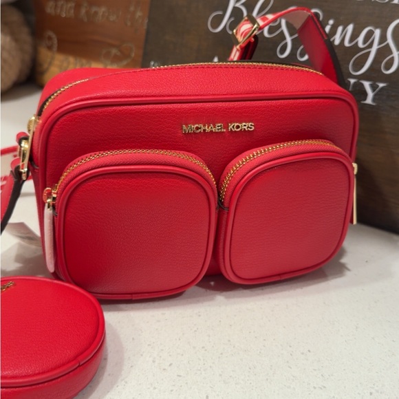 Michael Kors Crossbody with detachable airpod case and coinpouch...$498 - Picture 9 of 9